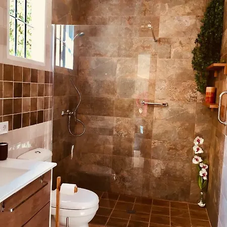 Habitación en casa particular Cool Garden&suite Terraza íntima Y Calma En Mairena del Aljarafe